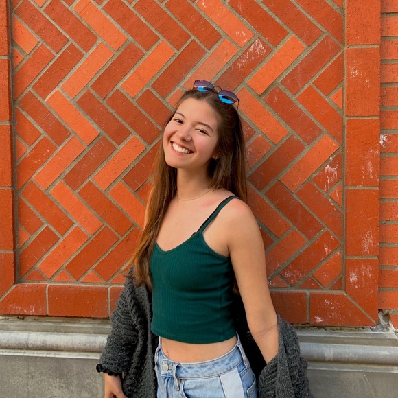 Meet your Posher! - Picture 2 of 4